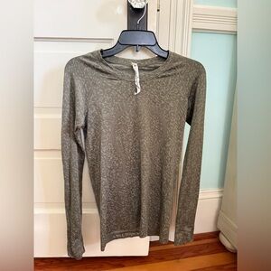 Lululemon swiftly tech long sleeve size 6